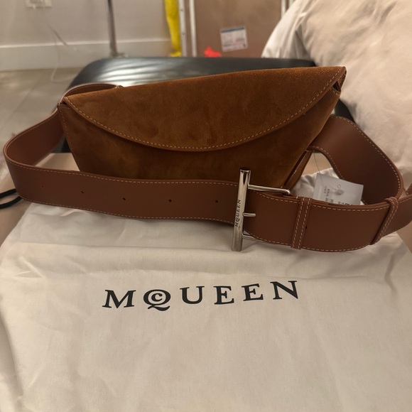 Alexander MQueen T-Bar Sling Bag in Tan suede - Picture 2 of 15